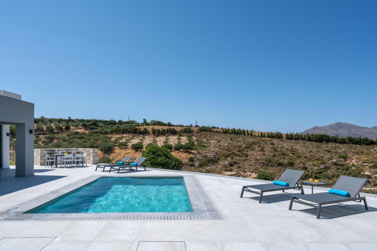 Luxurious Villa Cretan Aura With Private Heated Pool, Jacuzzi And Playroom Agios Ioannis  ภายนอก รูปภาพ